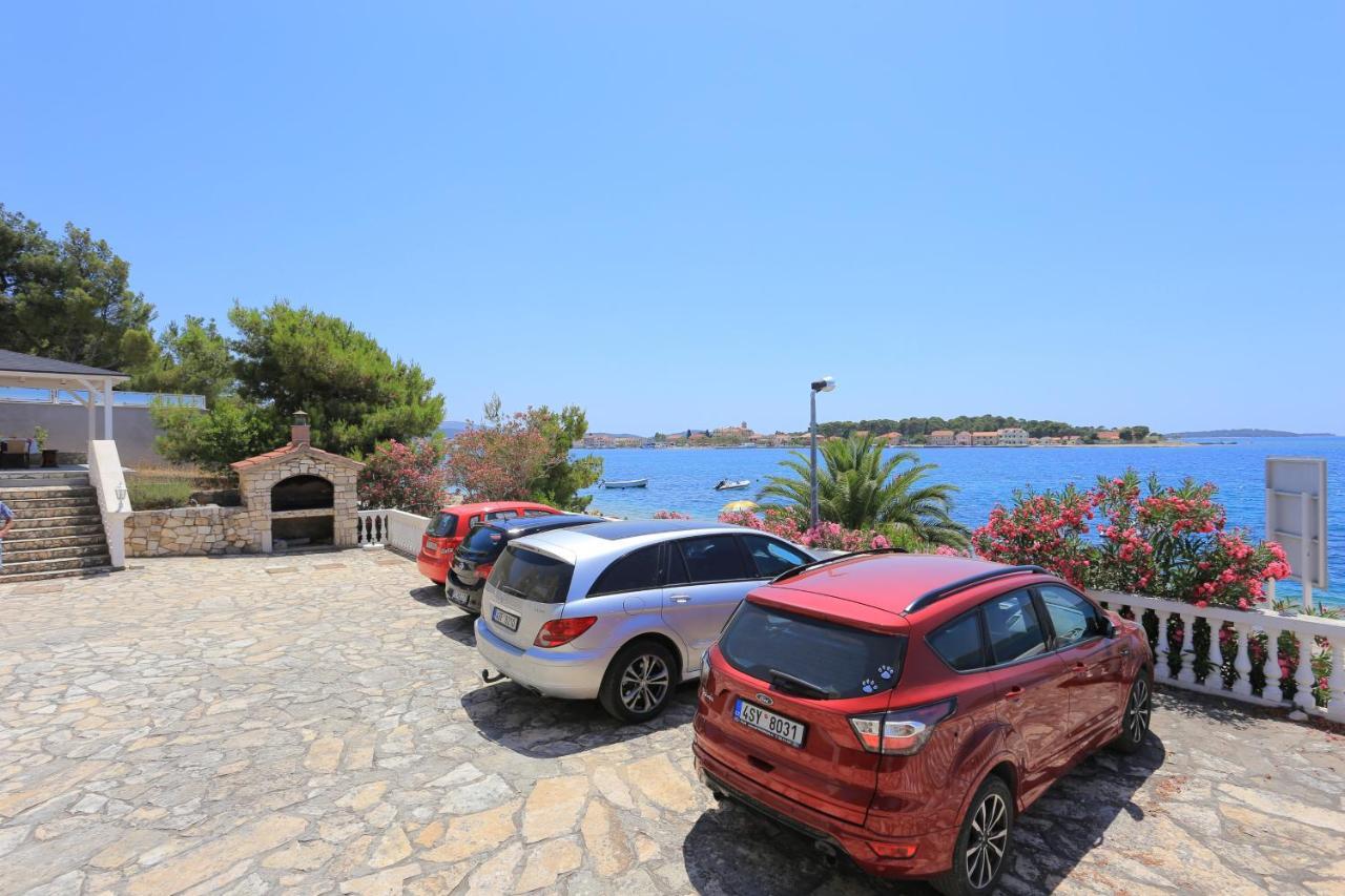 Family Friendly Seaside Apartments Brodarica, Sibenik - 15270 Luaran gambar