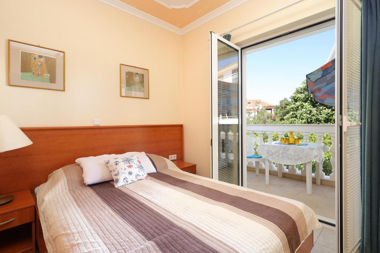Family Friendly Seaside Apartments Brodarica, Sibenik - 15270 Luaran gambar