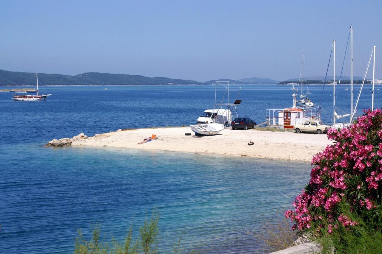 Family Friendly Seaside Apartments Brodarica, Sibenik - 15270 Luaran gambar