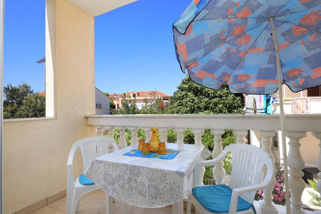 Family Friendly Seaside Apartments Brodarica, Sibenik - 15270 Luaran gambar