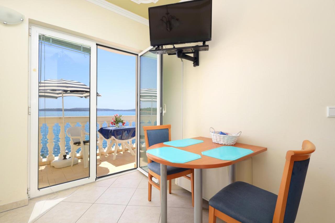 Family Friendly Seaside Apartments Brodarica, Sibenik - 15270 Luaran gambar