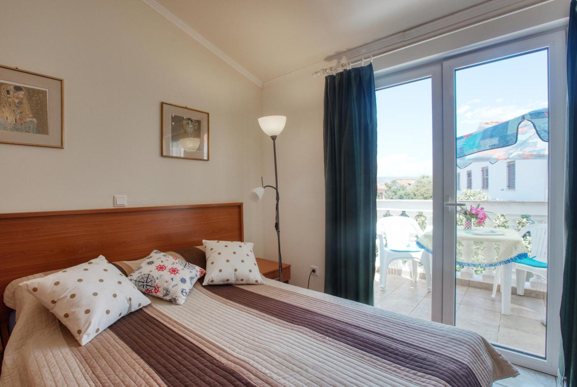 Family Friendly Seaside Apartments Brodarica, Sibenik - 15270 Luaran gambar