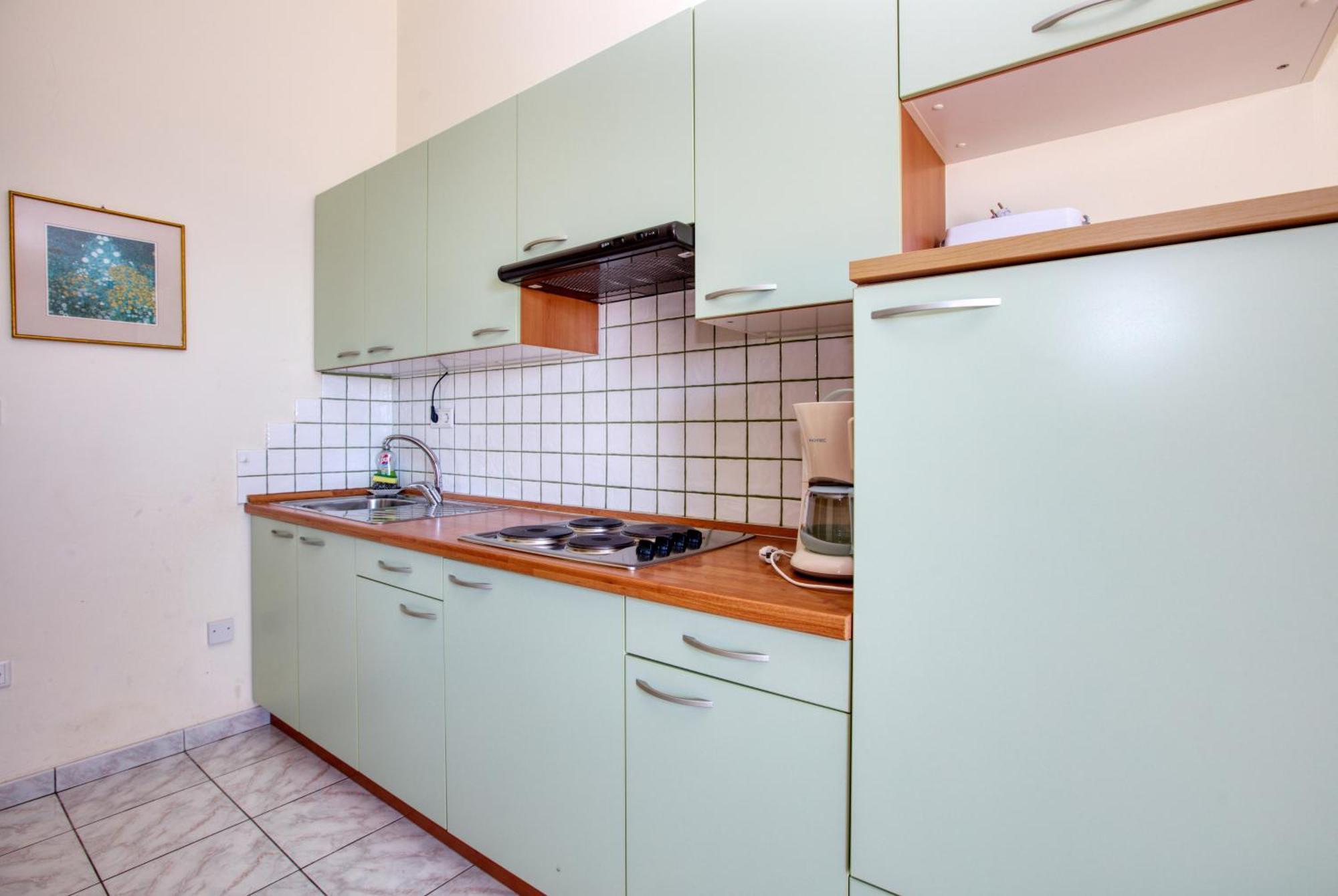 Family Friendly Seaside Apartments Brodarica, Sibenik - 15270 Bilik gambar