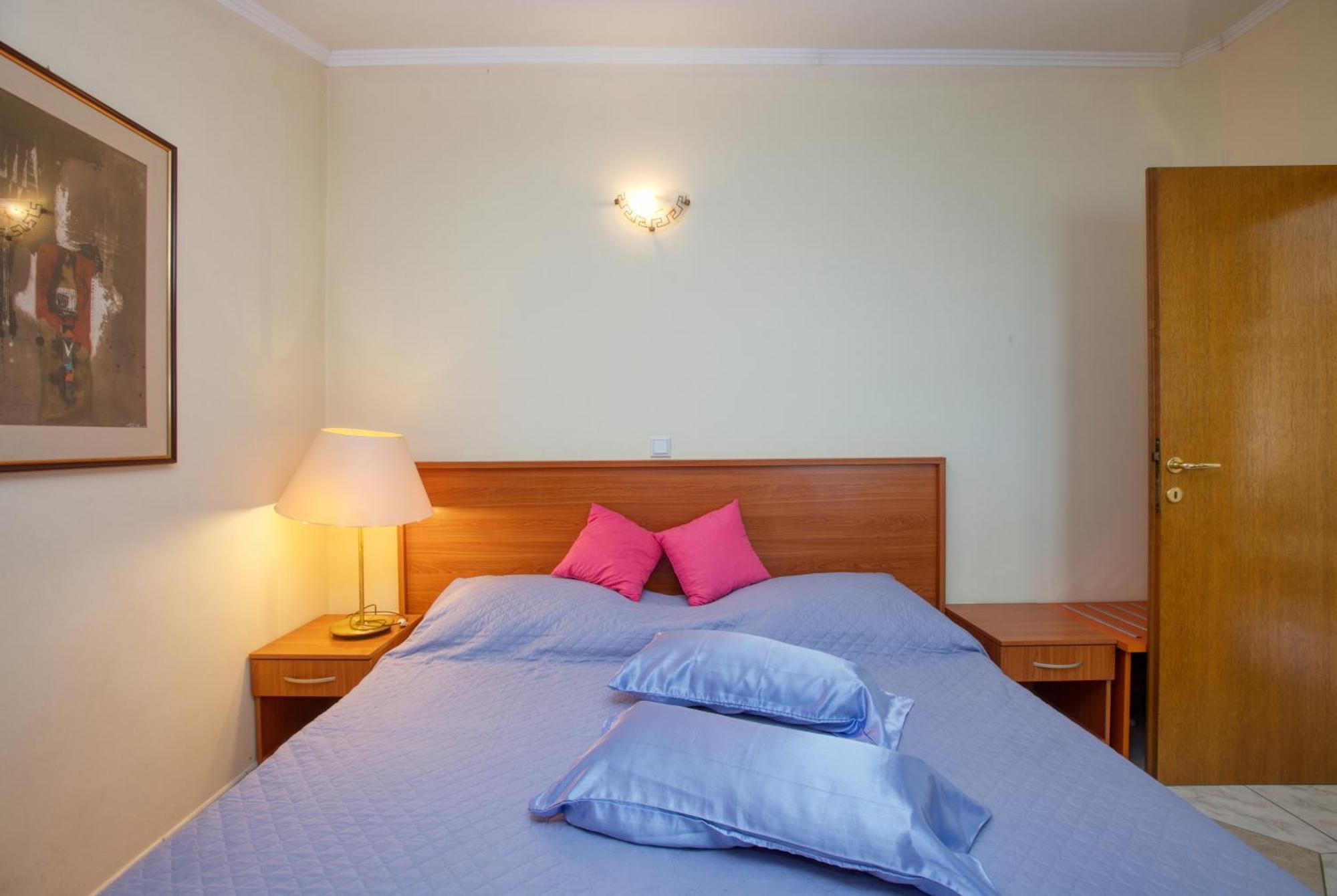 Family Friendly Seaside Apartments Brodarica, Sibenik - 15270 Bilik gambar