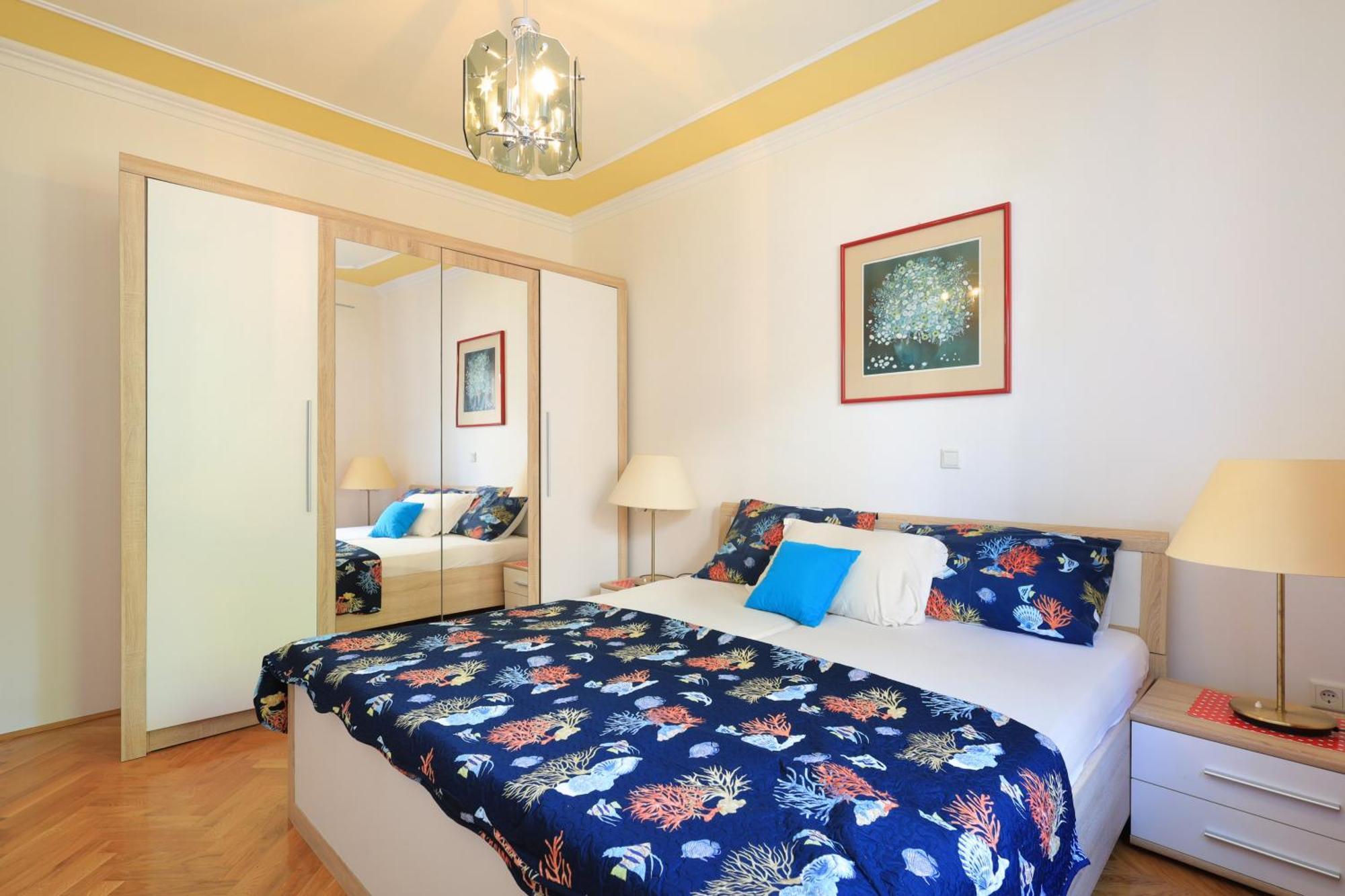 Family Friendly Seaside Apartments Brodarica, Sibenik - 15270 Bilik gambar