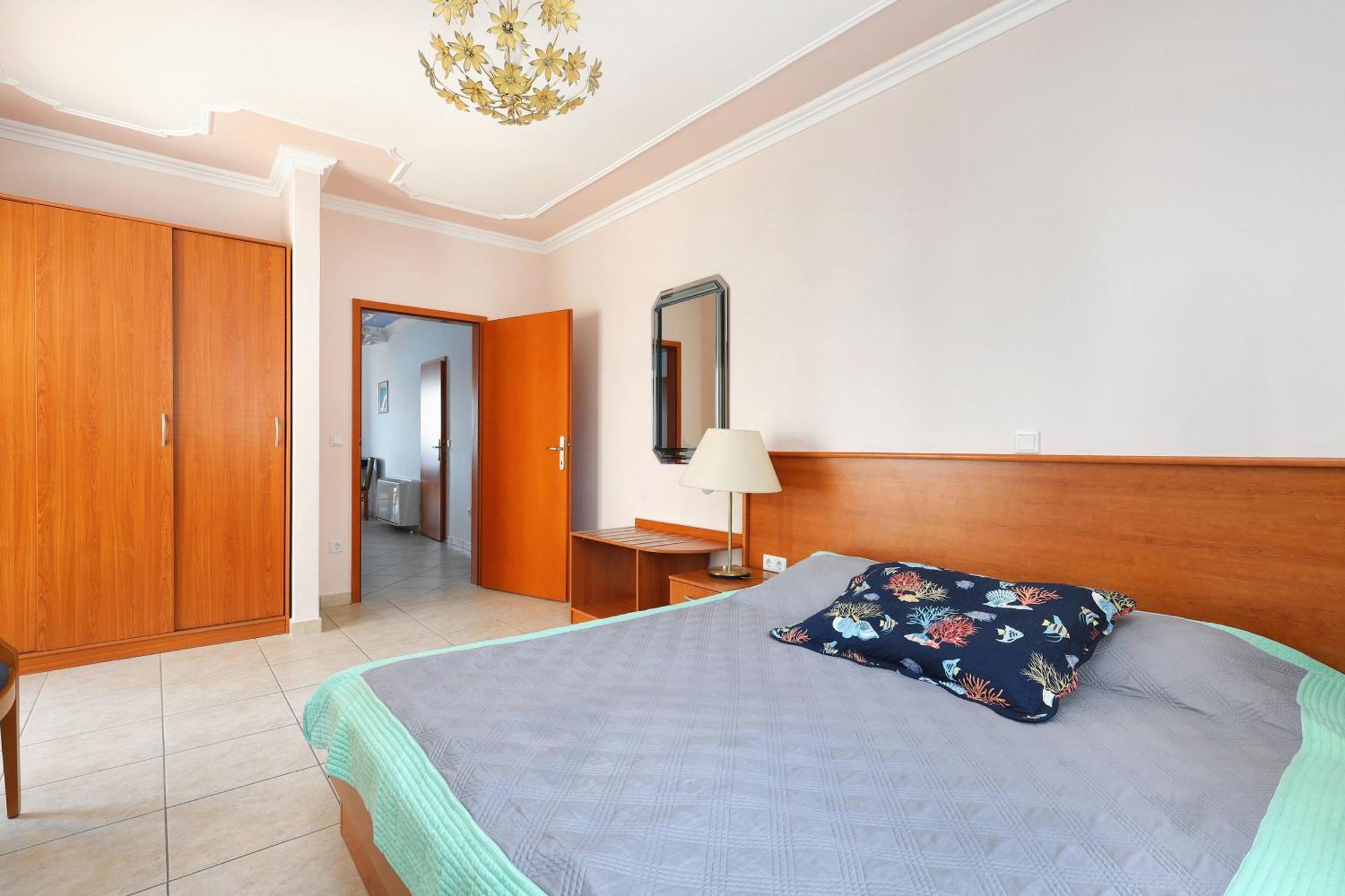 Family Friendly Seaside Apartments Brodarica, Sibenik - 15270 Bilik gambar